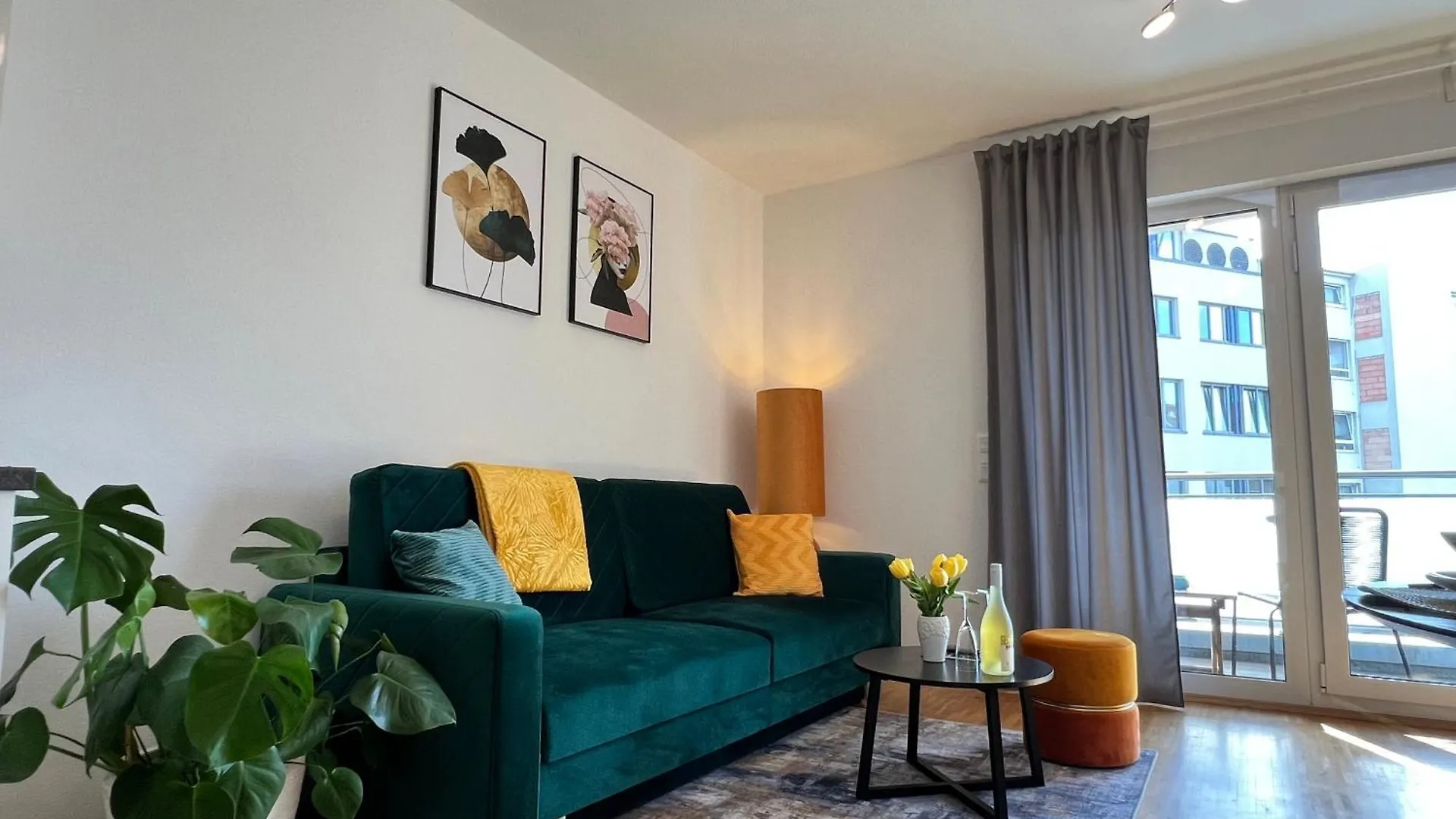 Modernes Apartment Mit Balkon Und Parkplatz Zentrum Hannover
