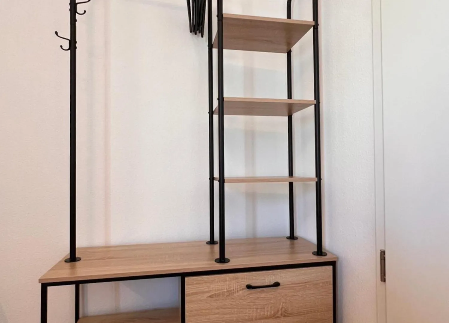 Modernes Apartment Mit Balkon Und Parkplatz Zentrum Hannover