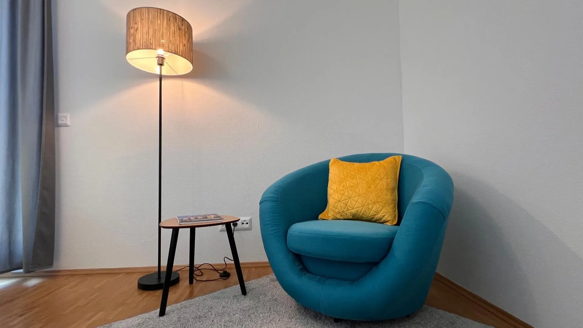 Modernes Apartment Mit Balkon Und Parkplatz Zentrum Hannover