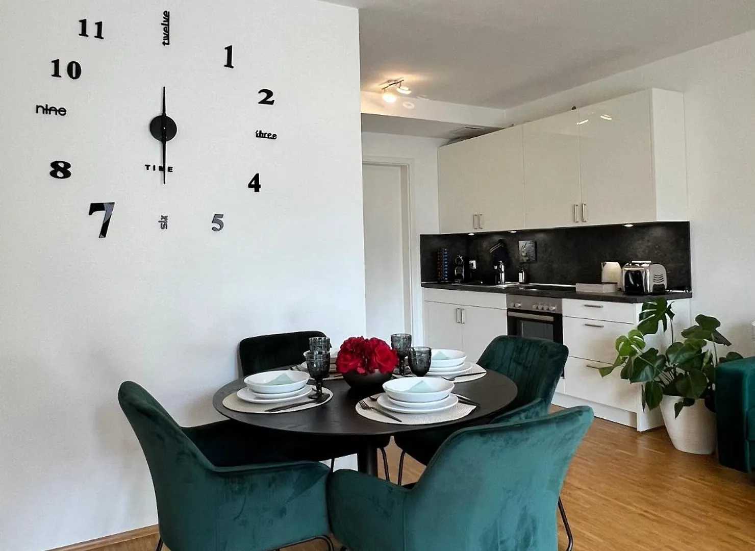 Modernes Apartment Mit Balkon Und Parkplatz Zentrum Hannover